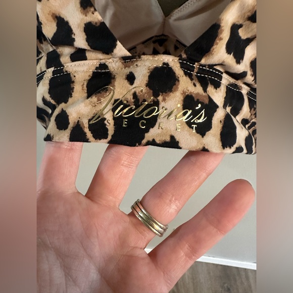 Victoria Secret Leopard Print V-Neck Bralette - Picture 5 of 7